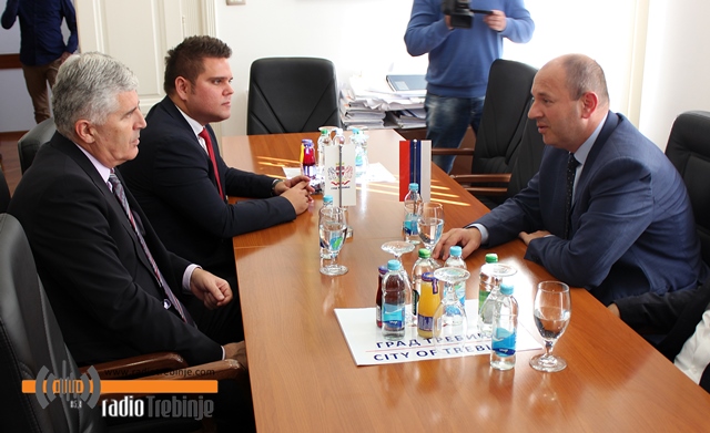 Човић код градоначелника Петровића: Подршка креирању бољих односа у регији
