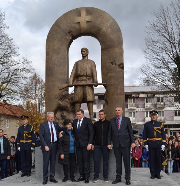 Откривен споменик борцима за слободу