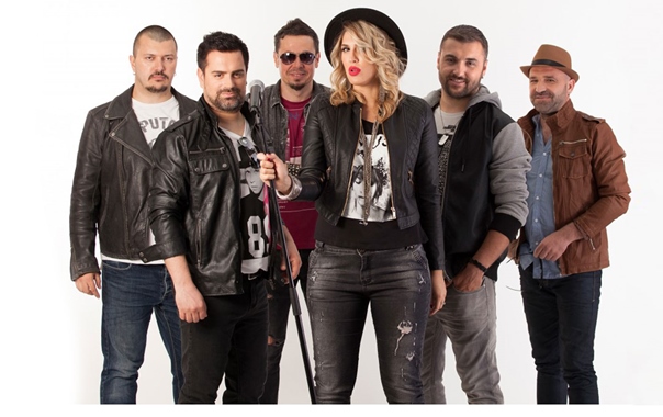 Дочек Нове године на Тргу слободе уз „Blah Blah band“ и „Кругове у житу“ (ВИДЕО)