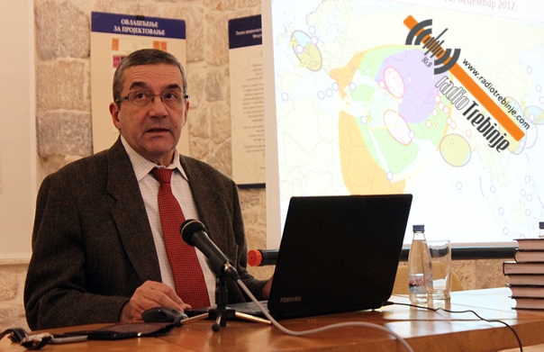 Трифковић: Мање уступака Западу, више искрености према Русији