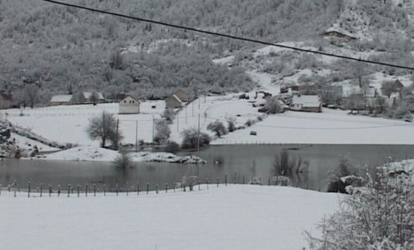 Fenomen kod Gacka: Pećina napravila jezero koje je podijelilo selo
