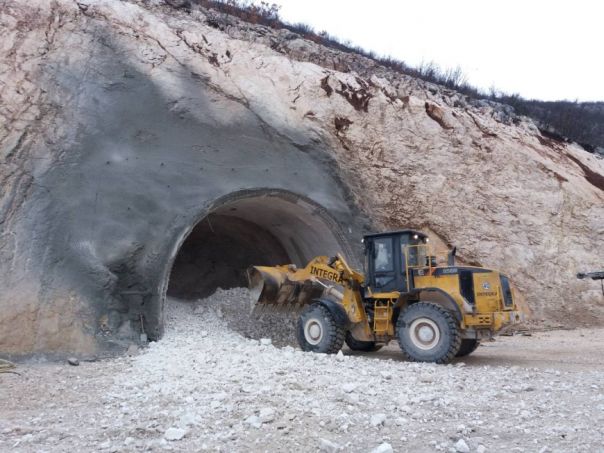 Хе Дабар: Главни тунел се пробија из четири нападне тачке