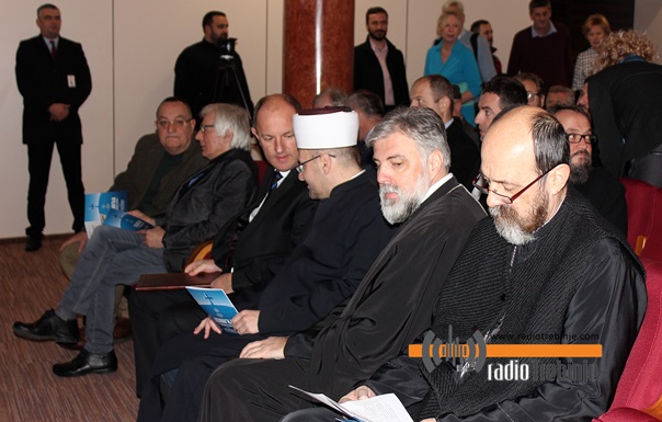 ОТВОРЕН ПЕТИ СИМПОСИОН „Теологија у јавној сфери“: Епископ захумско-херцеговачки и приморски Григорије потписао Платформу за мир