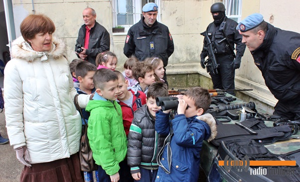 Дан отворених врата: Полиција у дружењу са малишанима (Фото)
