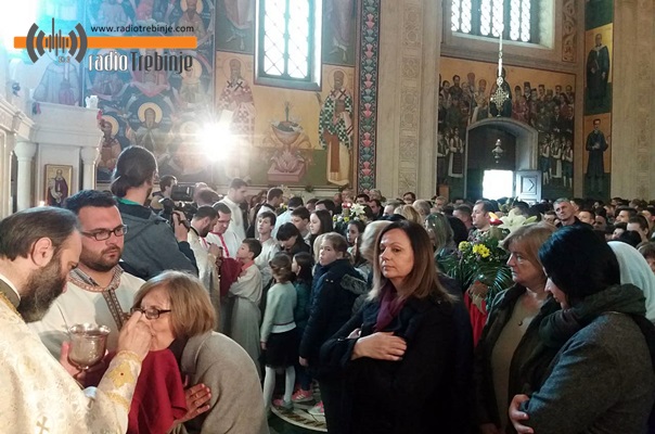 Васкршња литургија служена у Требињу (ФОТО)