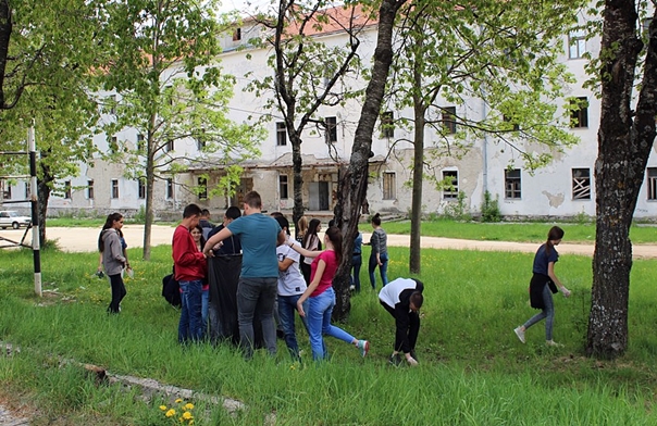 Школарци најмасовнији у акцији уређења града
