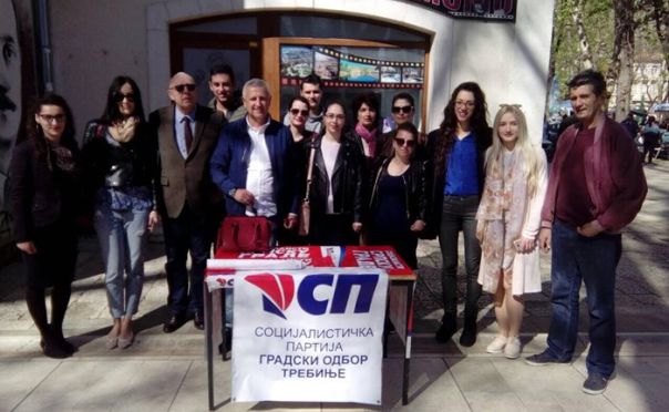 Требињски социјалисти дијелили васкршња јаја