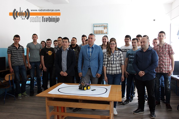 Аутомобил робот за кабинет информатике у Техничкој школи