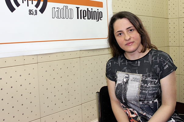 АНЂЕЛА ЂУРИЦА, ђак генерације требињске гимназије: НАЈБОЉА ИЗ ФРАНЦУСКОГ А БУДУЋИ ЉЕКАР