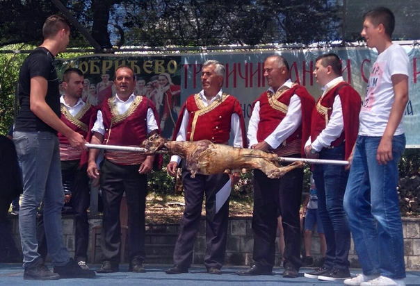 У Добрићеву одржан Тројчиндански сабор