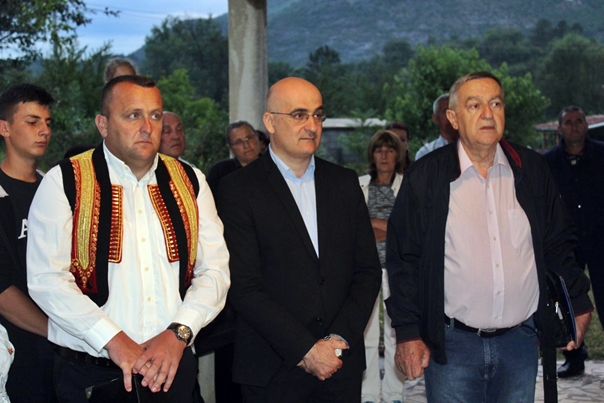 У Ушћу отворена изложба фотографија „Земљом Херцеговом“