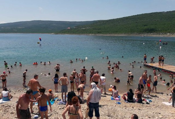 У Билећи одржан Први међународни пливачки маратон