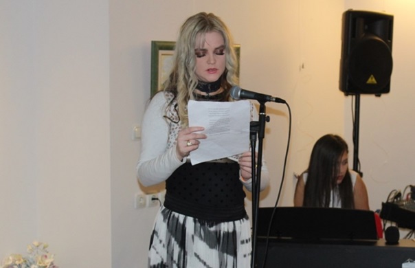 Пјесникиња Анжелика Кучинар освојила награду на Видовданском сусрету пјесника на Вучијаку