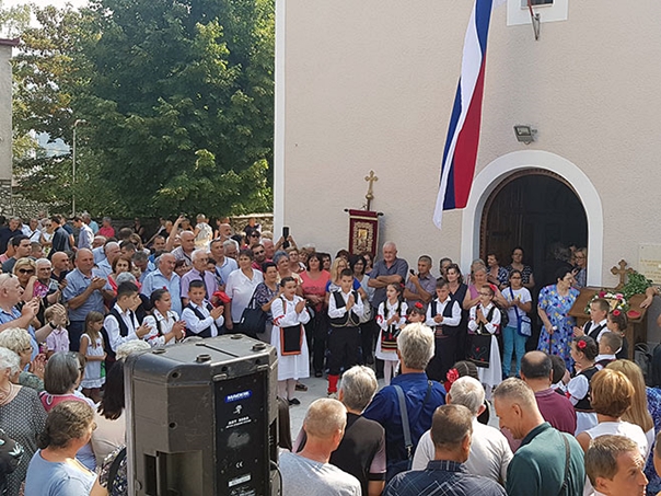 Освештан обновљени храм у Коњицу