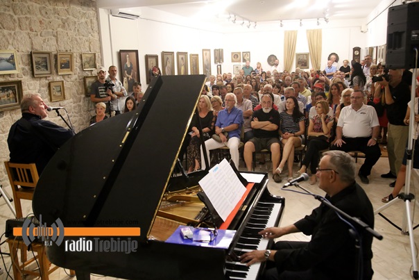 Muzički performans Ranka Slijepčevića i Boba Vučura
