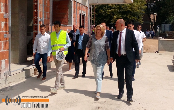Цвијановићева посјетила градилиште затвореног базена
