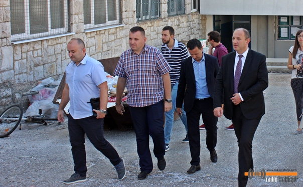 Петровић обишао радове на санацији зграде средњих школа