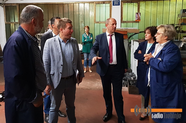 Градоначелник Петровић посјетио СЛ ИАТ: Обећао помоћ у рјешавању проблема комуналне инфраструктуре