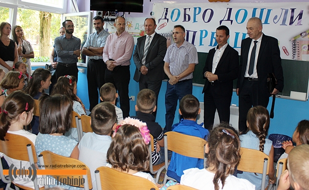 Градоначелник пожелио добродошлицу првачићима (ФОТО)