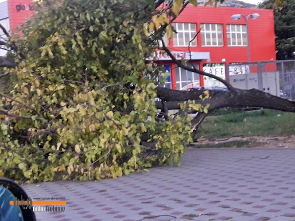Удари буре од 75 километара на час
