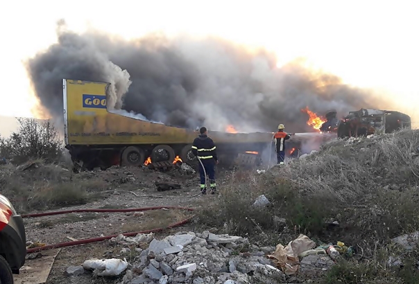 Изгорио камион, возач настрадао (ФОТО)