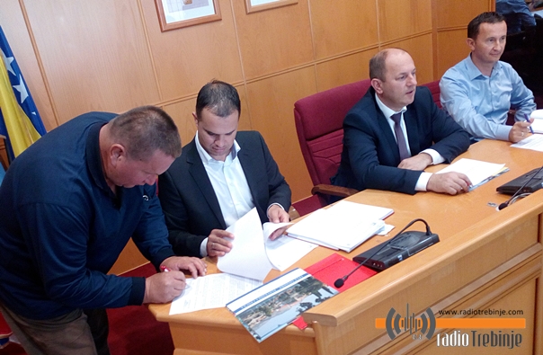 Аграрни фонд помаже обнову објеката за држање стоке: ГРАЂЕВИНСКИ ПАКЕТИ ЗА 53 ДОМАЋИНСТВА