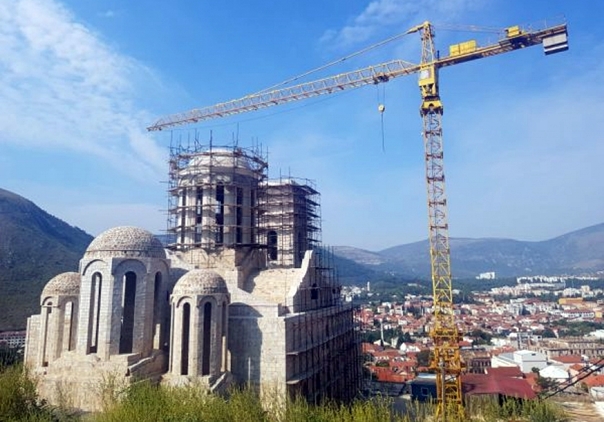 Владике Григорије и Димитрије освештаће у недјељу седам крстова на саборној цркви у Мостару