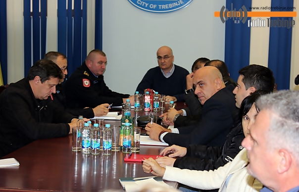 Због новог случаја паљења аутомобила ванредна сједница Форума за безбједност заједнице