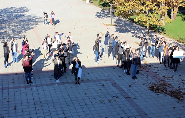 Требињски средњошколци подсјетили на 17. новембар