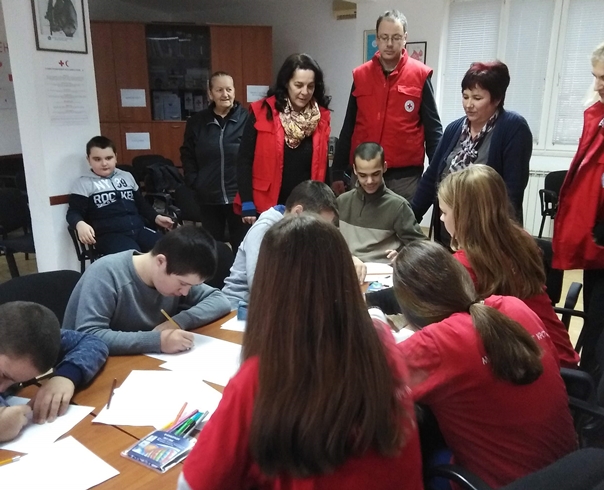 Дјеца са посебним потребама у посјети Црвеном крсту