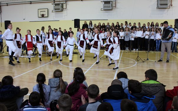 Новогодишњи концерт у Основној школи Свети Василије Острошки