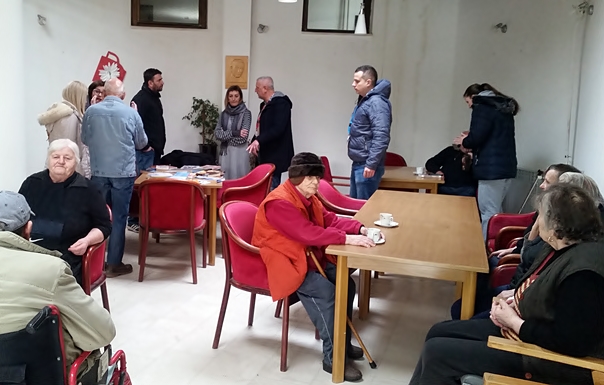 ФОТО вијест: Библиотекари са штићеницима Дома пензионера