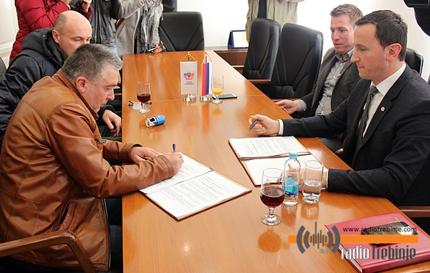 Потписан уговор о изградњи зграде ЗА МЛАДЕ БРАЧНЕ ПАРОВЕ: ЦИЈЕНА КВАДРАТА 1.250 КМ СА ПДВ-ОМ
