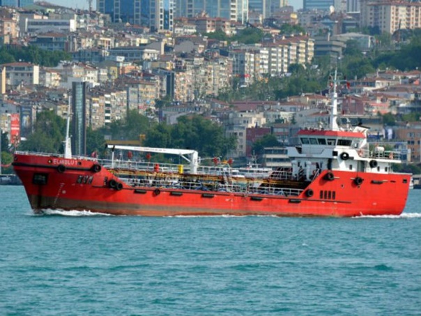 Војска преузела брод који су мигранти отели након спашавања