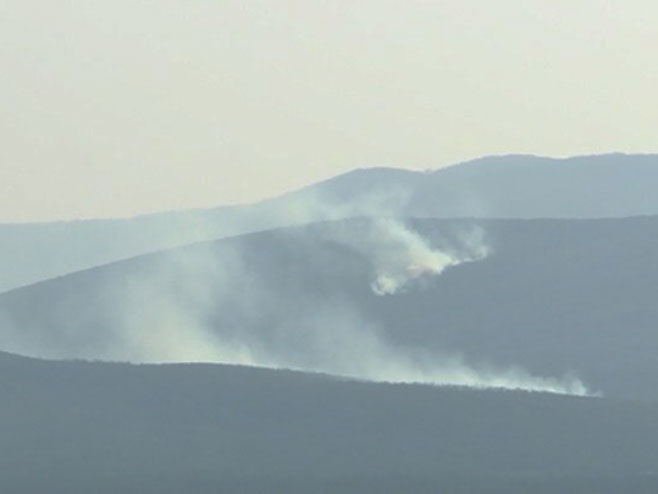 Активно 11 пожара, имовина грађана није угрожена