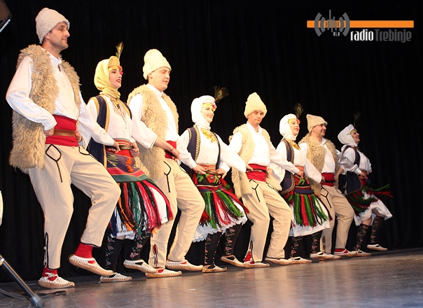 Дамама за 8. март: ТРИ ДРУШТВА У ЗАЈЕДНИЧКОМ КОЛУ (ФОТО)