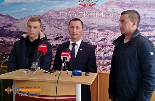 Градоначелник Ћурић организовао пријем за чланове навијачке групе „Млађи тигрови“