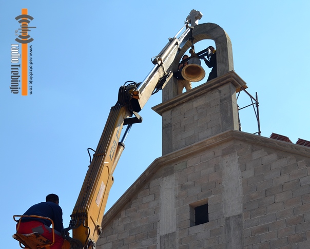 Освјештани крст и звоно за цркву у Убоску