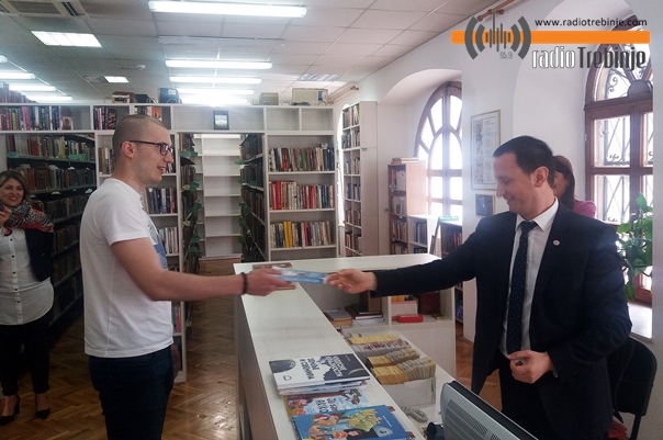 Градоначелник у улози библиотекара