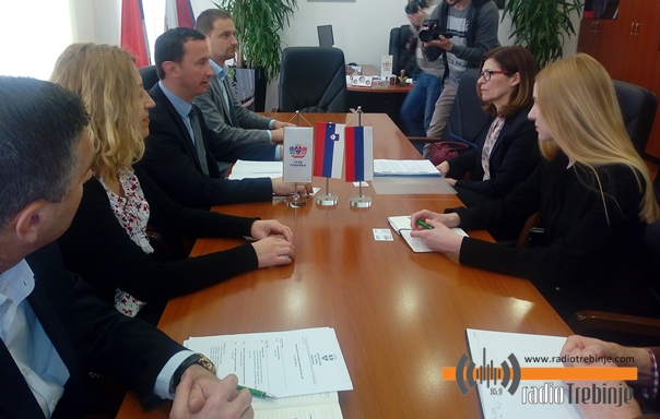 Ћурић са амбасадорком Словеније о рециклажном постројењу и другим пројектима сарадње