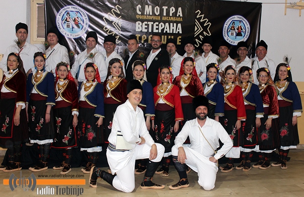 Требиње угостило ВЕТЕРАНЕ ФОЛКЛОРА из региона (ФОТО)