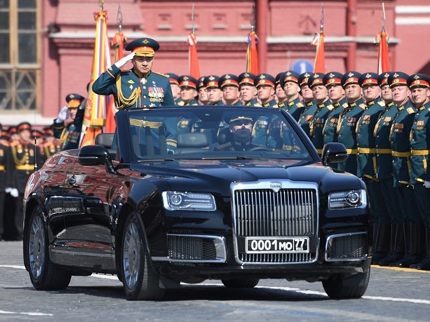 Нова Путинова лимузина на Црвеном тргу