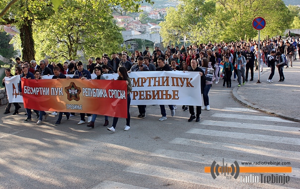 Требињски марш БЕСМРТНОГ ПУКА поручио: Фашизам није заувијек побијеђен (ФОТО)