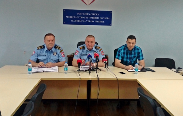 ПУ Требиње: Пронађена два извршиоца паљења аутомобила у Гацку, на случају „Паповић“ ради се активно