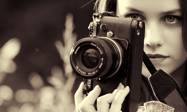 Najava: Izložba fotografija „Crno-bijeli ženski ram“