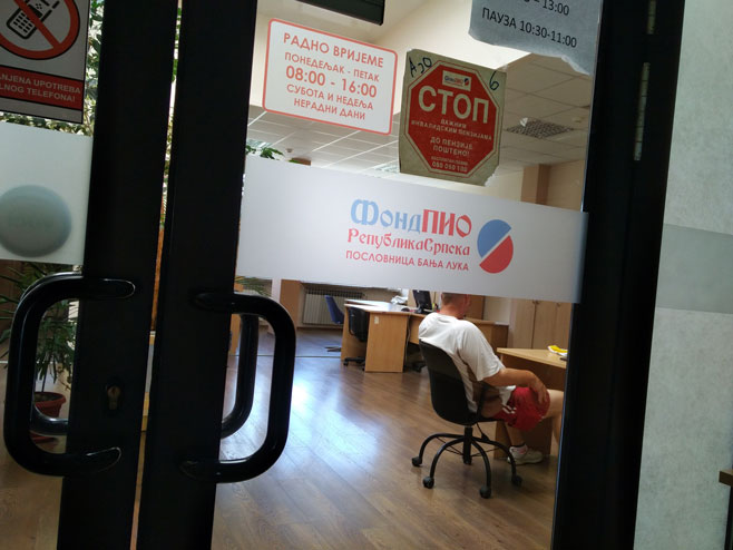 U Srpskoj isplata penzija za juli, uvećana za dva odsto