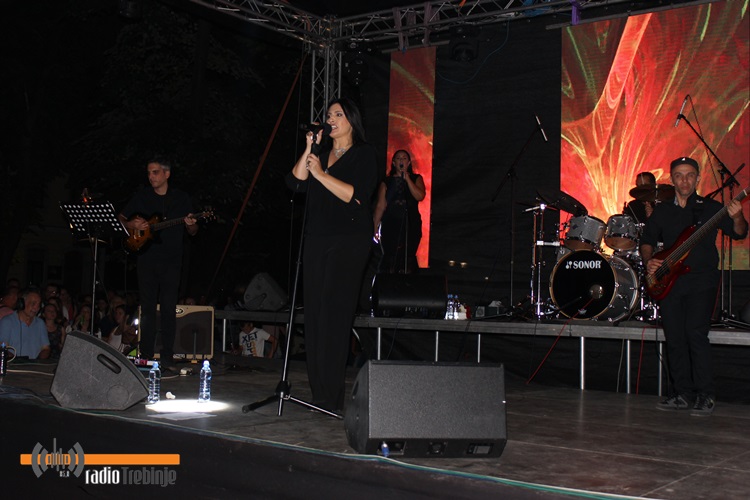 Magija Kaliopi  na Trgu slobode