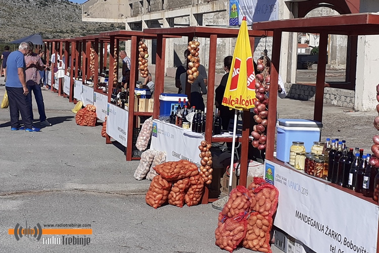 На Иваници организован Љетни сајам локалног предузетништва и гастрономске понуде