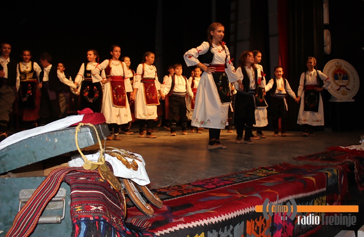 zlatno-kolce-2.JPG (223 KB)