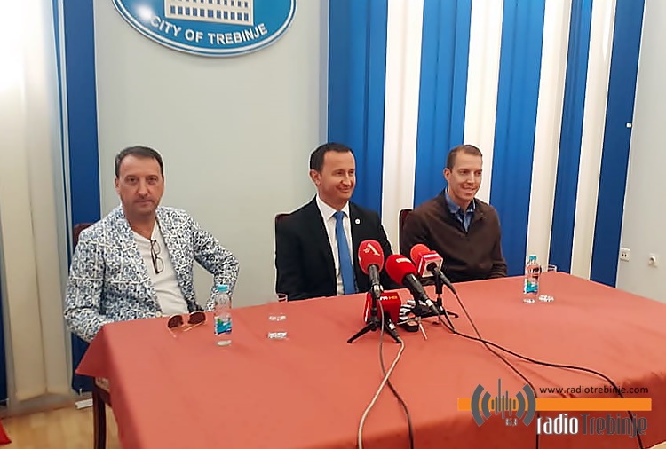ХАРИ МАТА ХАРИ наступа у новогодишњој ноћи: Обећавам спектакуларан концерт!